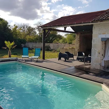In With Pool & Terrace Loubigne