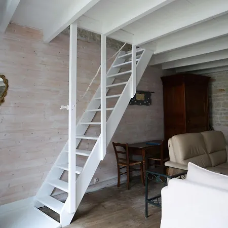 度假居 In With Pool & Terrace Loubigne